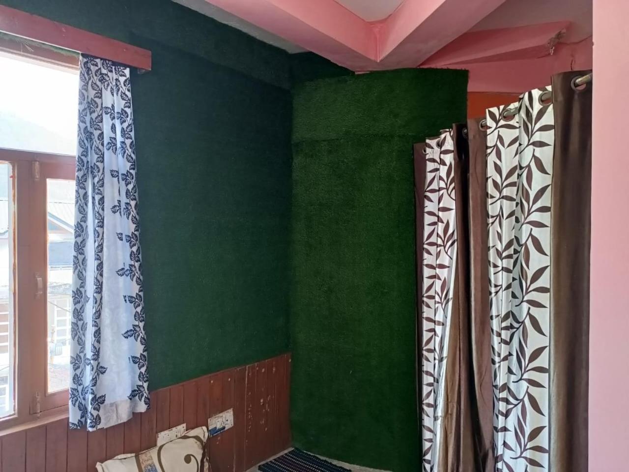 Roop Mountain Homestay Manali  Bagian luar foto